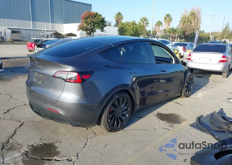 2023 Tesla Model Y Performance Dual Motor All-Wheel Drive z USA, uszkodzony, nr VIN 7SAYGDEF2PF634220
